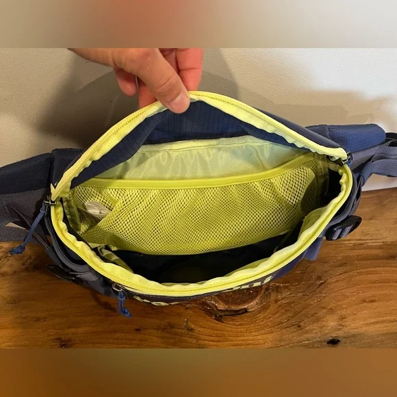 Patagonia black hole 5 L waist/hip pack – glossy rare discontinued style - Picture 5 of 7